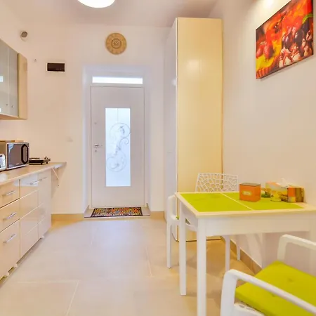 Tipo Apartment *